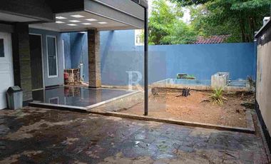 Dijual dan Disewakan Rumah 2 lantai LT 300m2 LB 500m2 Pondok kelapa dua