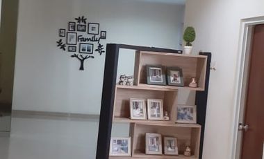 DijuaRumah 2,5 Lantai di Cluster Courtyard Galuhmas Karawang
