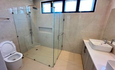 CORNER STUNNING HOUSE FOR SALE IN BF HOMES PARANAQUE