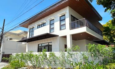 CORNER STUNNING HOUSE FOR SALE IN BF HOMES PARANAQUE