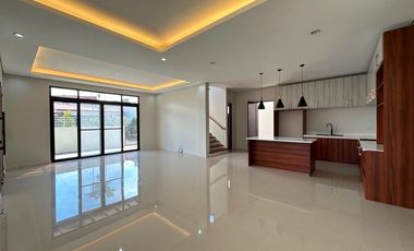 CORNER STUNNING HOUSE FOR SALE IN BF HOMES PARANAQUE
