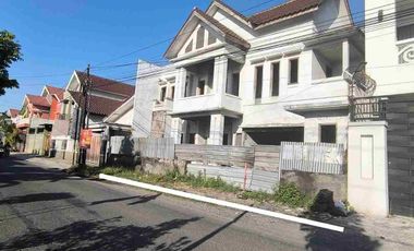 Rumah Mewah Strategis Akses Jalan Utama Solo Tingal Finishing