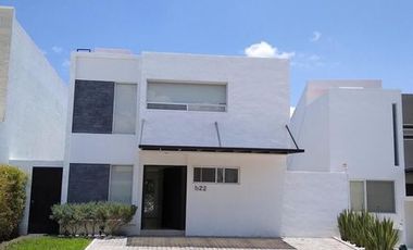 PH con buena ubicaciòn y rooftop privado