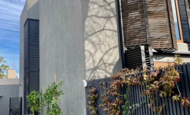 Hermosa Casa Moderna A Pasos Del Sport Francés Vitacura