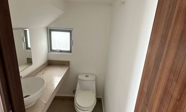 CASA DE RENTA EN LOMAS DE ANGELOPOLIS