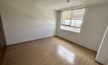 CASA DE RENTA EN LOMAS DE ANGELOPOLIS