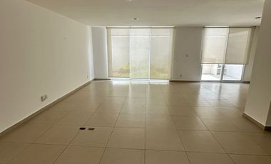 CASA DE RENTA EN LOMAS DE ANGELOPOLIS