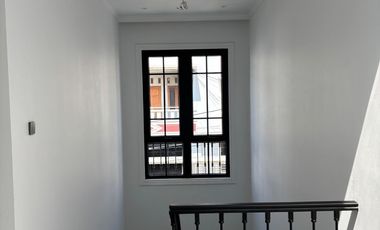 BRAND NEW RUMAH AMERICAN CLASSIC DI CEMPAKA PUTIH TENGAH jakarta Pusat