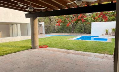 Casa privada en Colinas de Santa Fe, al sur de Cuernavaca, Morelos