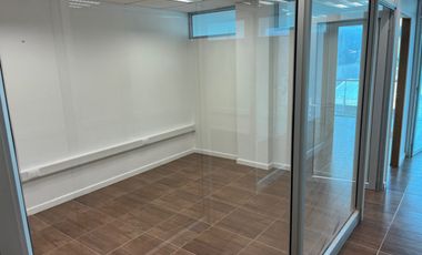Arriendo de amplia Oficina en Paseo Libertad