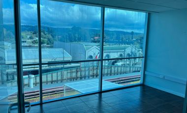 Arriendo de amplia Oficina en Paseo Libertad