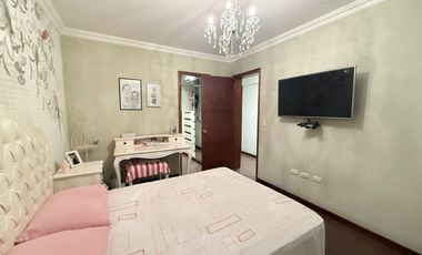 Vendo Flat Chacarilla cerca a parques y colegios