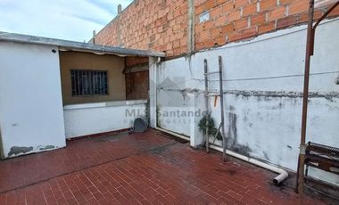 VENDO CASA RICAURTE AL LADO DE LA ISLA EXCELENTE PARA LA INDUSTRIA DEL CALZADO, BODEGA O FABRICA