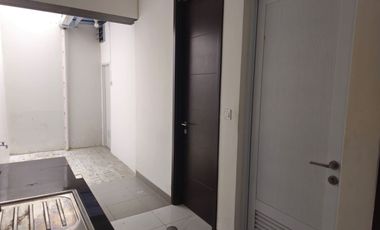 DISEWAKAN 3 LANTAI RUMAH GOLFISLAND 3 KAMAR 4 AC