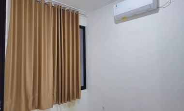 DISEWAKAN 3 LANTAI RUMAH GOLFISLAND 3 KAMAR 4 AC