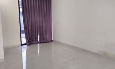 DISEWAKAN 3 LANTAI RUMAH GOLFISLAND 3 KAMAR 4 AC