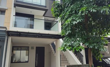 DISEWAKAN 3 LANTAI RUMAH GOLFISLAND 3 KAMAR 4 AC