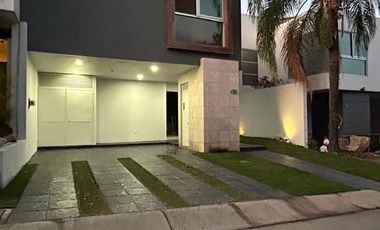 Renta Casa en Puerta del Valle coto privado en Zona Real, Puerta del Valle, Zapopan