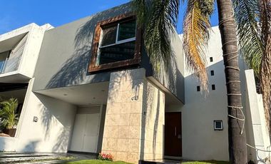 Renta Casa en Puerta del Valle coto privado en Zona Real, Puerta del Valle, Zapopan