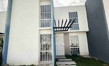 Se vende casa, excelente ubicación y fácil acceso, carrera Pachuca-Sahagún. Privada la Joya.