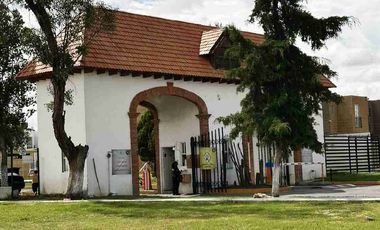 Se vende casa, excelente ubicación y fácil acceso, carrera Pachuca-Sahagún. Privada la Joya.