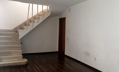 CENTRICA, COMODA Y UBICADA CASA DE 2 PLANTAS