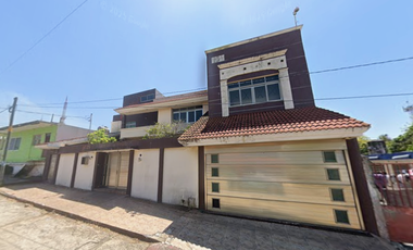 Casa en Venta en la Col. Benito Juárez Norte a 8 min. de la Pirámide del Malecón de Coatzacoalcos, Veracruz.