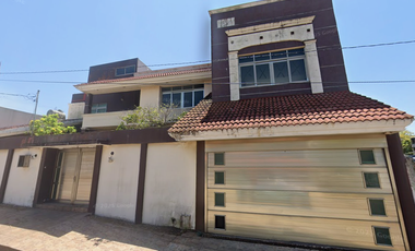 Casa en Venta en la Col. Benito Juárez Norte a 8 min. de la Pirámide del Malecón de Coatzacoalcos, Veracruz.