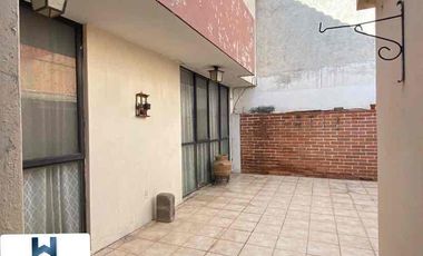 Hermosa casa en venta para remodelar con excelente ubicación en Jardines de Irapuato!
