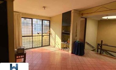Hermosa casa en venta para remodelar con excelente ubicación en Jardines de Irapuato!