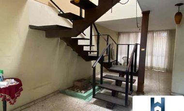 Hermosa casa en venta para remodelar con excelente ubicación en Jardines de Irapuato!