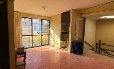 Hermosa casa en venta para remodelar con excelente ubicación en Jardines de Irapuato!