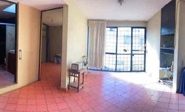 Hermosa casa en venta para remodelar con excelente ubicación en Jardines de Irapuato!