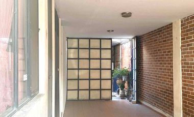 Hermosa casa en venta para remodelar con excelente ubicación en Jardines de Irapuato!