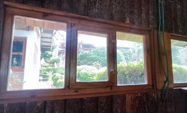 VENTA CASA -CABAÑA, ZONA BOSQUE,5 RECAMARAS, COLINDA C. RIO, HUACHINAGO. PUE.