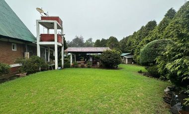 VENTA CASA -CABAÑA, ZONA BOSQUE,5 RECAMARAS, COLINDA C. RIO, HUACHINAGO. PUE.