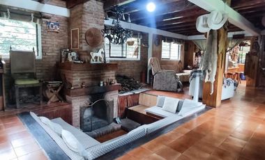 VENTA CASA -CABAÑA, ZONA BOSQUE,5 RECAMARAS, COLINDA C. RIO, HUACHINAGO. PUE.