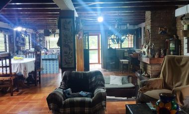 VENTA CASA -CABAÑA, ZONA BOSQUE,5 RECAMARAS, COLINDA C. RIO, HUACHINAGO. PUE.