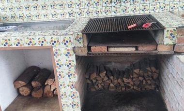 VENTA CASA -CABAÑA, ZONA BOSQUE,5 RECAMARAS, COLINDA C. RIO, HUACHINAGO. PUE.