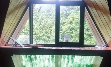 VENTA CASA -CABAÑA, ZONA BOSQUE,5 RECAMARAS, COLINDA C. RIO, HUACHINAGO. PUE.