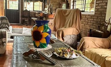 VENTA CASA -CABAÑA, ZONA BOSQUE,5 RECAMARAS, COLINDA C. RIO, HUACHINAGO. PUE.