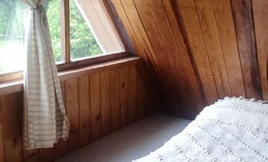 VENTA CASA -CABAÑA, ZONA BOSQUE,5 RECAMARAS, COLINDA C. RIO, HUACHINAGO. PUE.