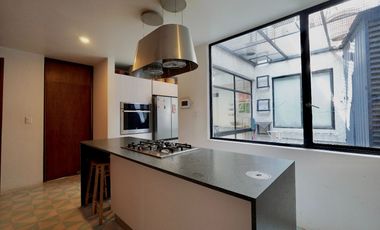 Casa en Venta, Col. Lomas de Tecamachalco. Naucalpan, Estado de México