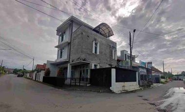 Rumah mewah 3 lantai pusat kota Purwokerto dekat alun alun, pasar Manis