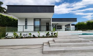 Renta Casa Campestre en Condominio Combia Pereira