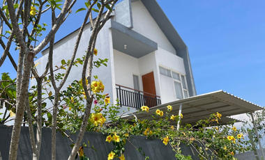 DIJUAL UNIT VILLA 2 LANTAI DENGAN SWIMMING POOL EKSLUSIF BISA KPR