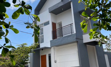 DIJUAL UNIT VILLA 2 LANTAI DENGAN SWIMMING POOL EKSLUSIF BISA KPR