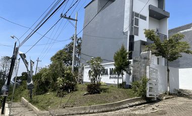 DIJUAL UNIT VILLA 2 LANTAI DENGAN SWIMMING POOL EKSLUSIF BISA KPR