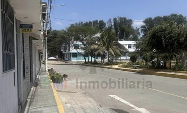 VENTA DE CASA EN ESQUINA Y FRENTE A PARQUE EN LA VICTORIA DE CHICLAYO