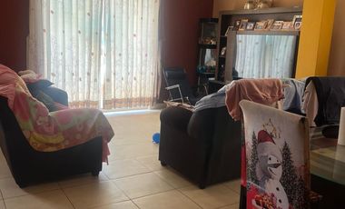 VENTA DE CASA EN ESQUINA Y FRENTE A PARQUE EN LA VICTORIA DE CHICLAYO